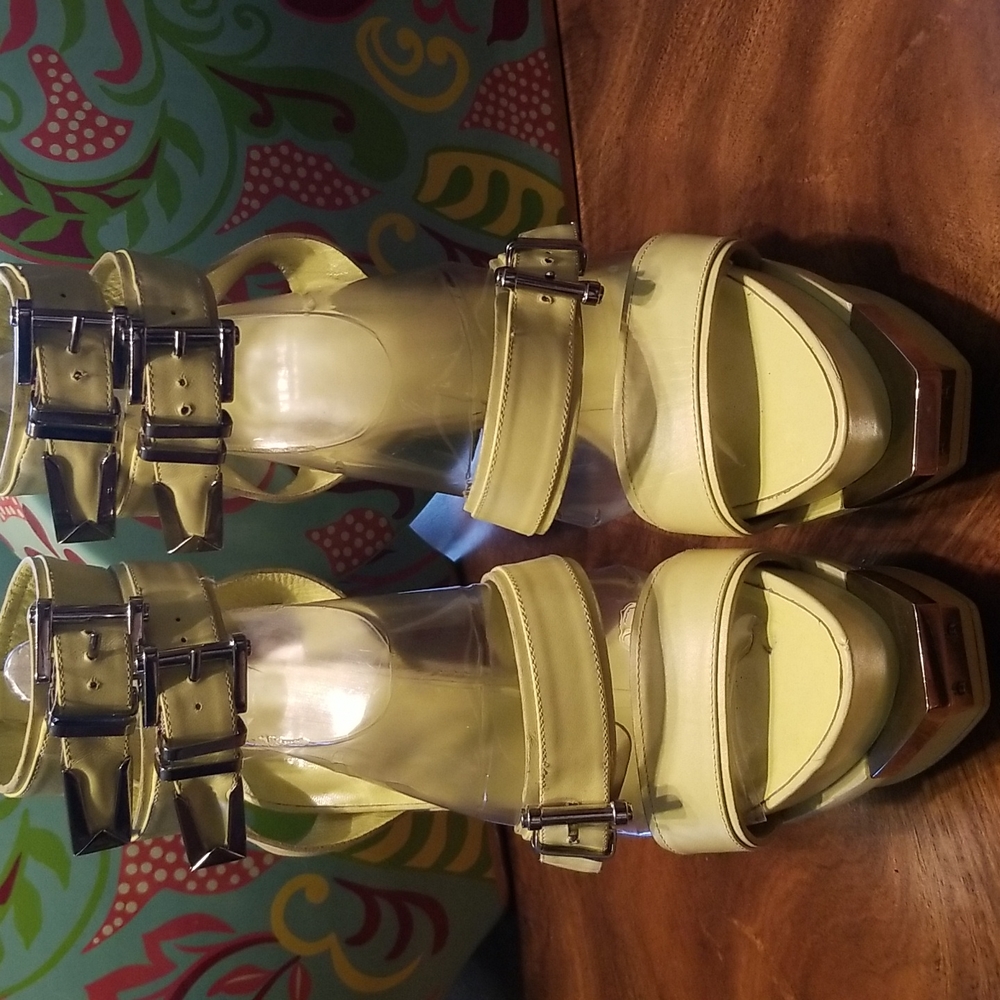 PRICE REDUCTION!!!  VERSACE CHROME/LEATHER PLATFORM HEELS - Size 9 (Fits Size 8) - Picture 2 of 8